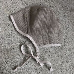 Briar baby wool bonnet